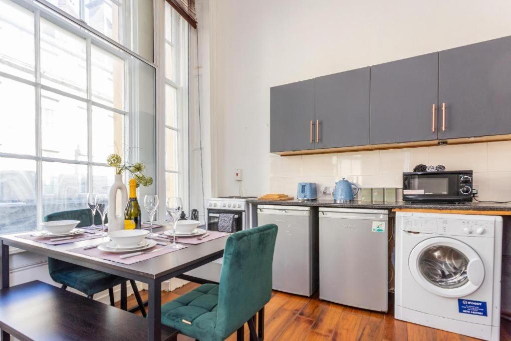 Newcastle'S Most Central Apartment - Sleeps 10 외부 사진